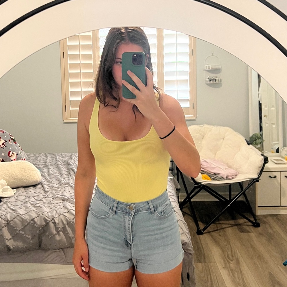 Me to We Pacsun yellow bodysuit Size S - Picture 2 of 6